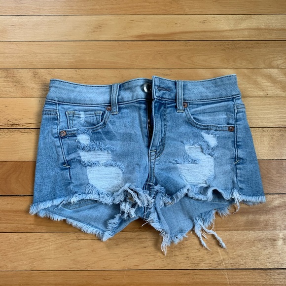 American Eagle Outfitters Pants - American eagle light wash ripped short shorts